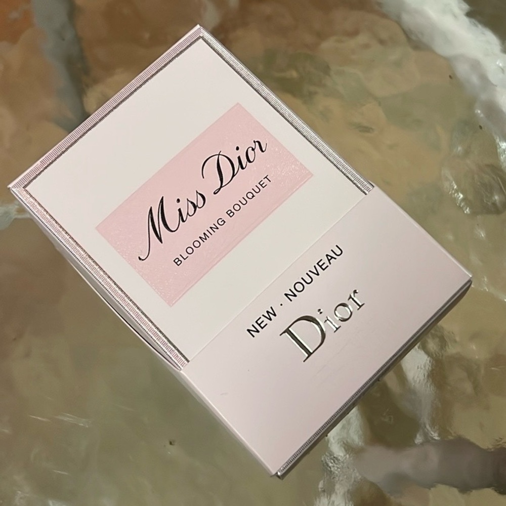 🩷Miss Dior blooming bouquet eau de toilette box🎁